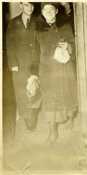 Lyda smiles as a man escorts her from jail.